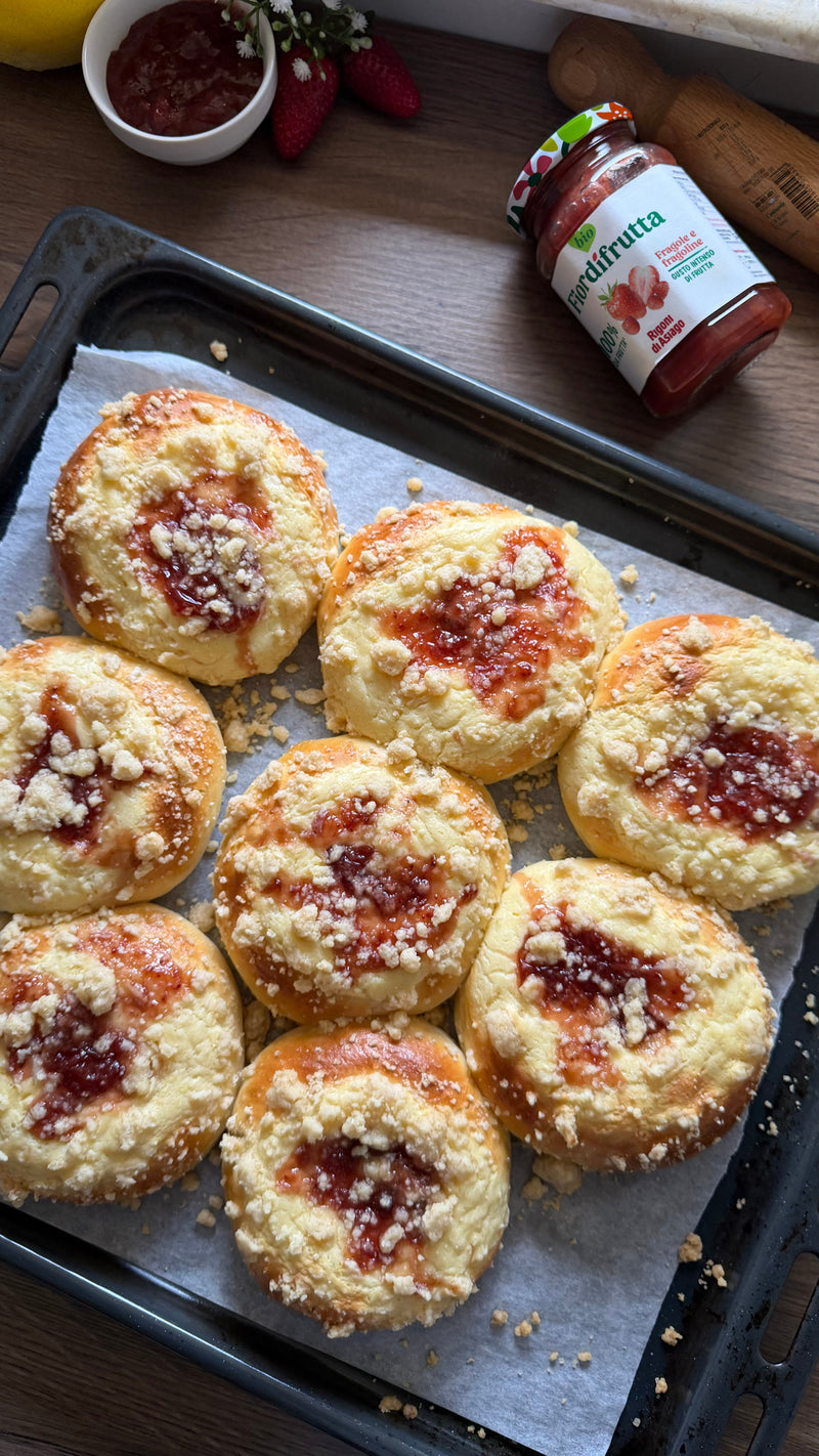 Strawberry cheesecake buns Rigoni di asiago